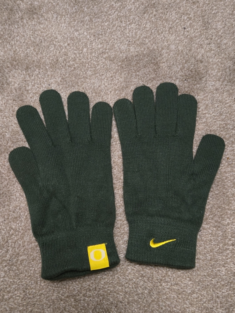 💚💛 Nike Oregon Ducks UNISEX Green Knit Gloves with Yellow Swoosh EUC